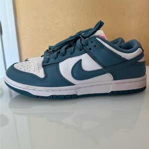 Nike dunks teal size 9.5 women’s blue sneakers
